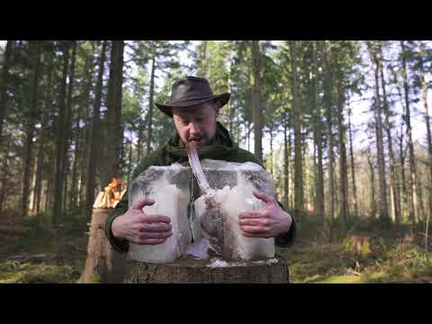 Tomahawk Steak aus einem XXL Eisblock geschlagen - ASMR Outdoor cooking in 8K