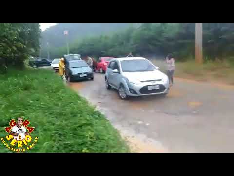 Rio Juquiá transborda e invade a Estrada da Jacuba