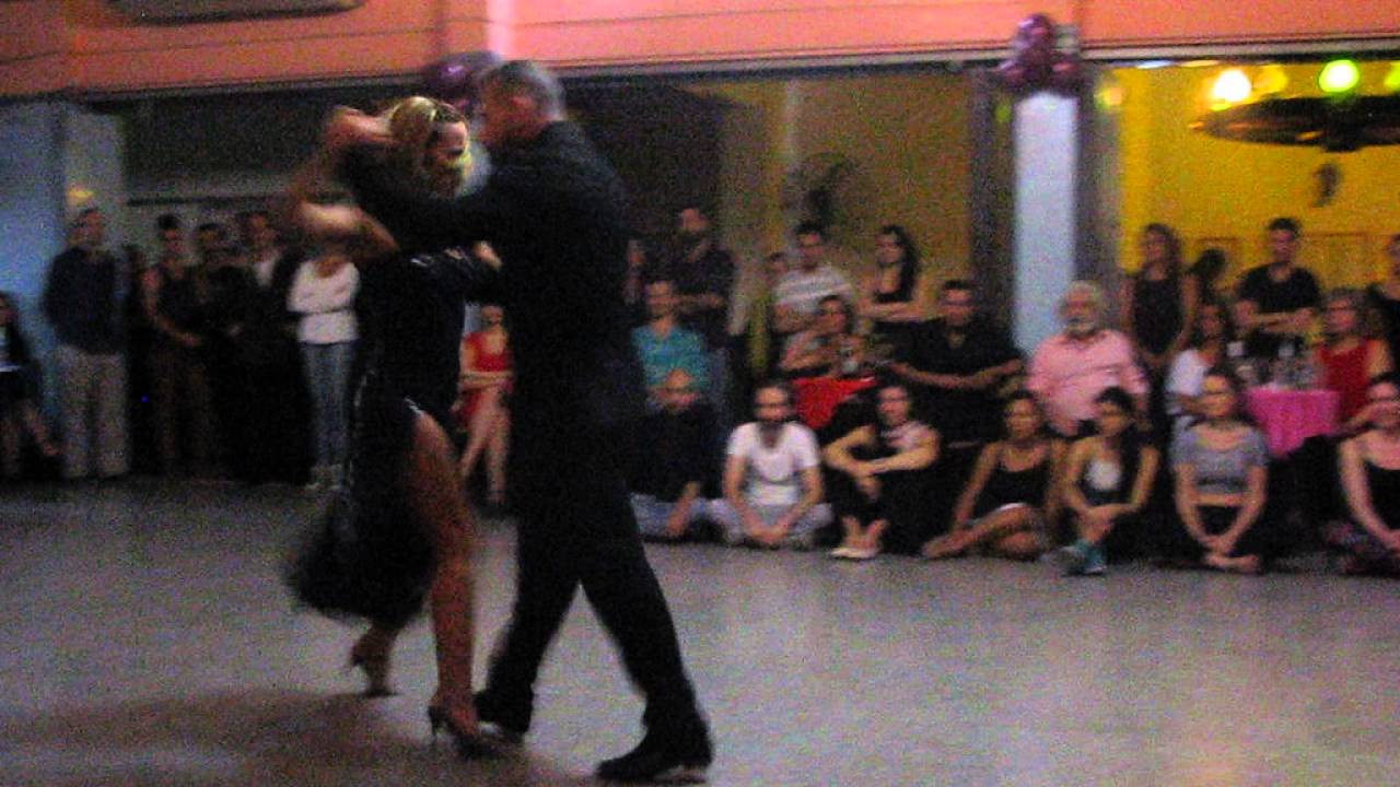CLAUDIO GONZALEZ y JULIA URRUTY en Viva La Pepa Milonga (2/2)