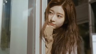 IZ*ONE (아이즈원) - '猫になりたい (Neko ni Naritai)' MV
