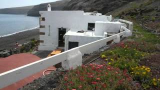 preview picture of video 'Villa TEKOKOTA for 2-4p in Playa Quemada for rent Lanzarote.wmv www.lanzaroteApartments.org'