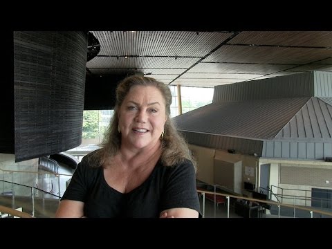 Kathleen Turner talks Mother Courage