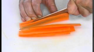 Tailler une brunoise de légumes