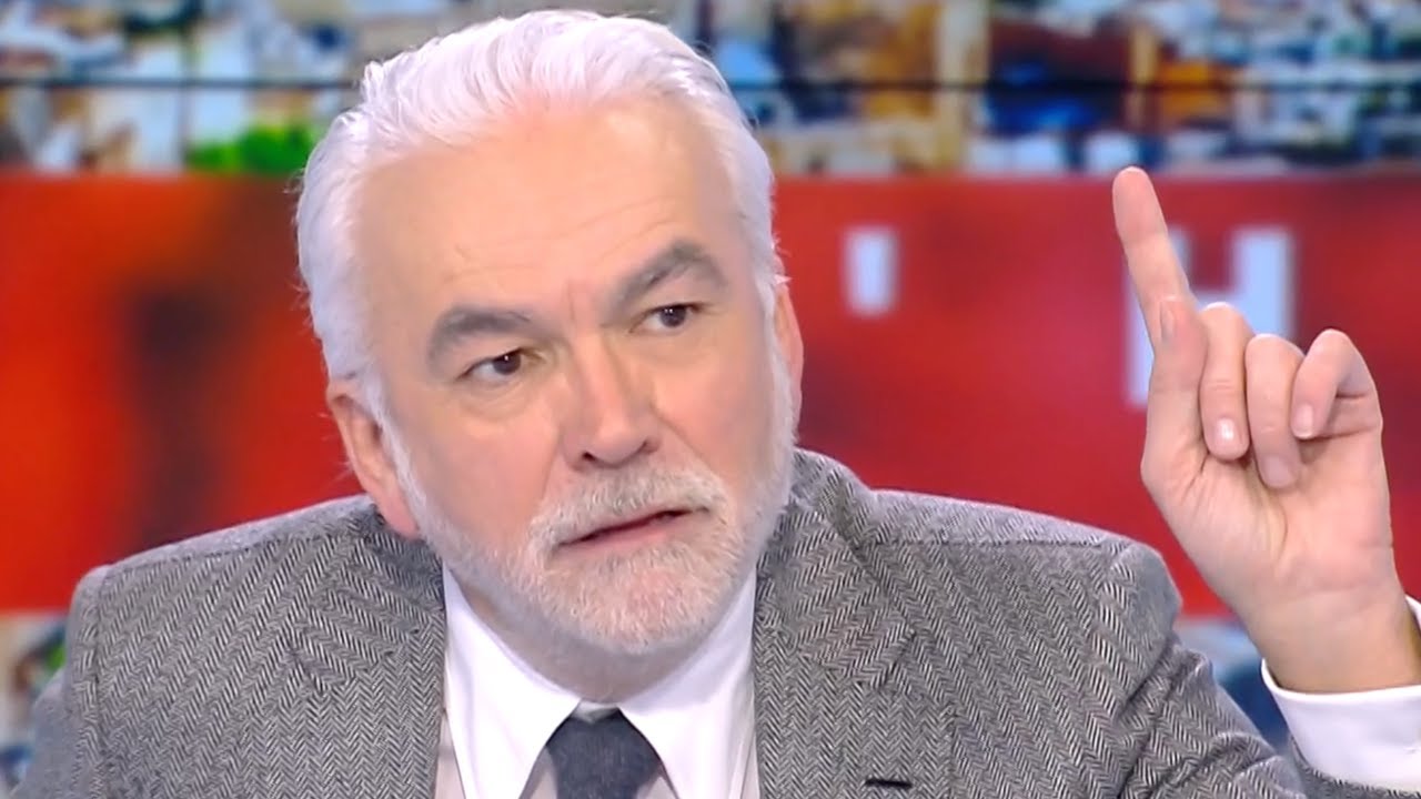 "Si Emmanuel Macron venait sur ce plateau il n’aurait pas le droit de parler" (Pascal Praud)