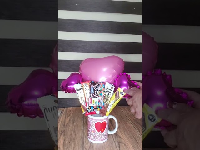Vídeo relacionado con Taza Regalo Día de la Madre con de +14 Chocolates - Regalo Original con Chocolatinas Kinder,Milka,Kit-Kat y Chucherías - "La Mejor Mamá de Todas"