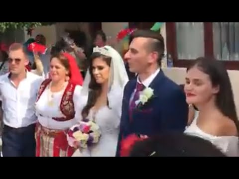 MARTESA LEART DHE ARMENDA - NUSJA ME DHANDRIN NE BALLKON ATMOSFER