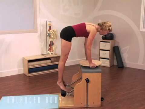 תרגילי בטן שונים ומרעננים על כיסא קומבו