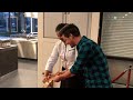 Tv-kok Hugo Kennis opent de nieuwe aulakeuken in het gebouw van De Rooi Pannen in Tilburg