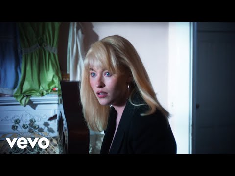 August Ponthier - Skin (Official Video)