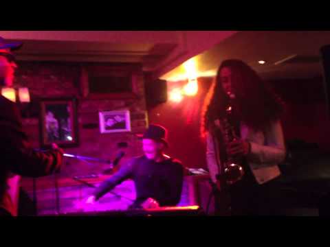 Sonny B Walker ft Dove Jones - Dust My Broom (Elmore James cover)