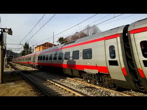 FRECCIARGENTO ETR.610 IN DOPPIA COMPOSIZIONE TRANSITA IN STAZIONE A CARIMATE (CO) 29 - 12 - 2017