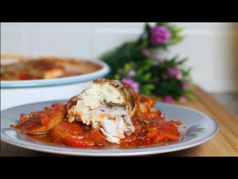 Authentic greek fish stew 🔝 Fish plaki, Baked cod fish in tomato sauce with potatoes