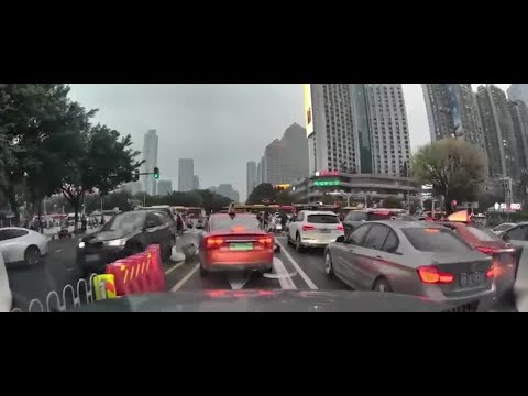 Cinco pessoas mortas em Guangzhou, China, flagradas por câmeras quando carro bate em pedestres