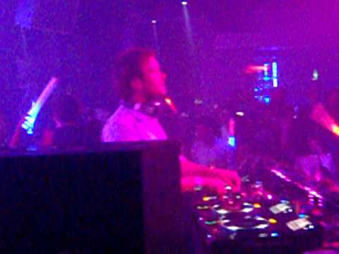 Dash Berlin playing Pressure by Nadia Ali