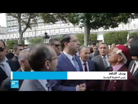 حديث عفوي بين يوسف الشاهد ورجل تونسي عن الإرهاب