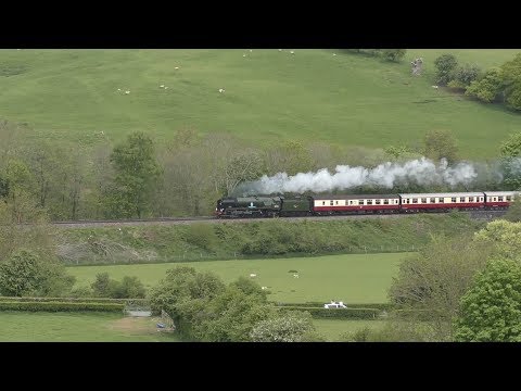 34052 Lord Dowding storms up Llanvihangel Bank with The Welsh Marches Express - 12/05/2018