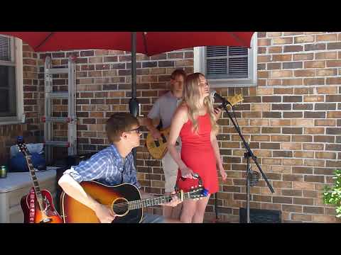 Modern Moxie performs Crimson and Clover (Cover) by Tommy James and the Shondells