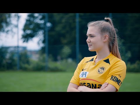 Ein starkes Team: Profifussballerin Julia Schassberger & AXA Mitarbeiter Fabio Frenguellotti