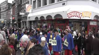 preview picture of video 'Carnavalsoptocht Merwekrabbers in Ooi en Ramsgat (Dordrecht)2012'