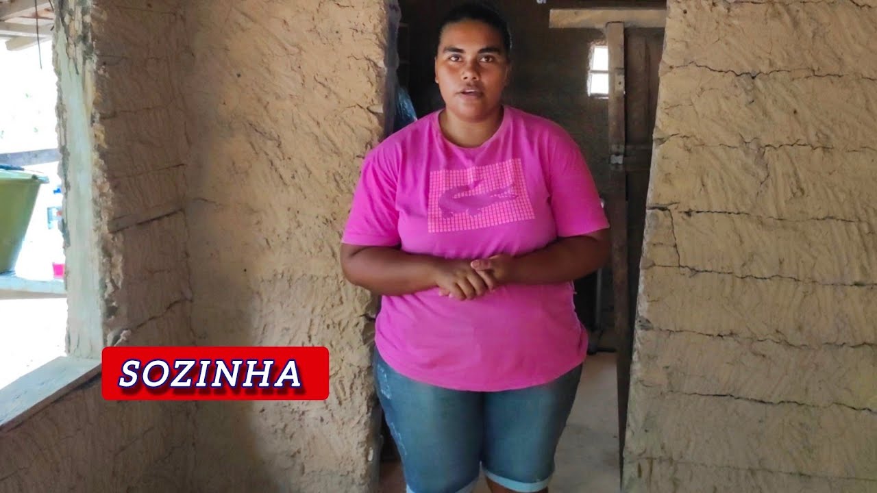 Conheça a jovem Cristina, ela vive sozinha sem os pais e sem os irmãos, situação muito difícil.