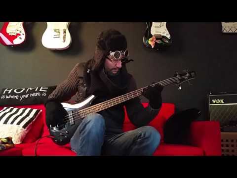 Natürlich kann man mit Handschuhen Bass spielen :-)