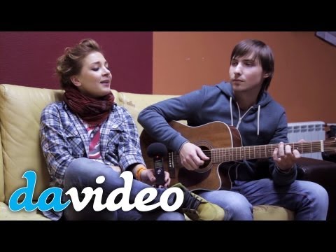 Девушка красиво поёт LALO PROJECT "Listen To Me, Looking At Me" (акустика)