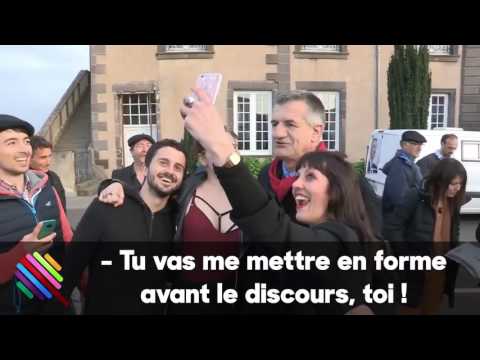 Jean Lassalle troublé par le décolleté d'une fan ...