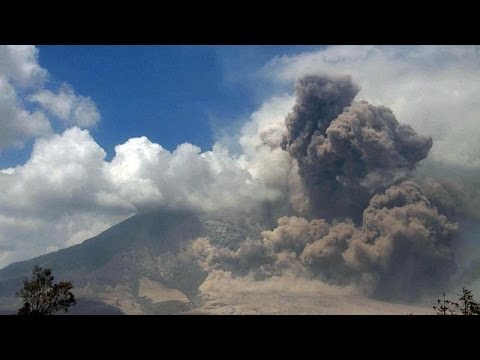 200 ezer embert érint a jávai vulkánkitörés