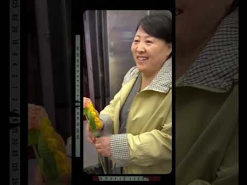 Cả nhà giành bất ngờ cho mẹ nhân ngày đặc biệt