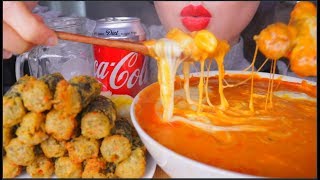 Download lagu ASMR CHEESY SPICY RICE CAKES   GIMMARI FRIED SEAWEED ROLL   KIMCHI   COLA | 咀嚼音 | 먹방 mp3