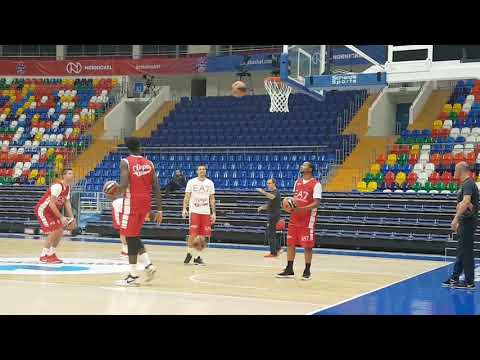 Tiri liberi a Mosca durante l'allenamento