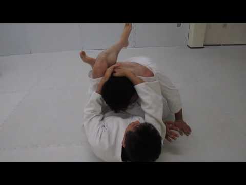 クローズドガードで三角絞め基本【格闘技未経験者歓迎・江東区森下柔術スクール】