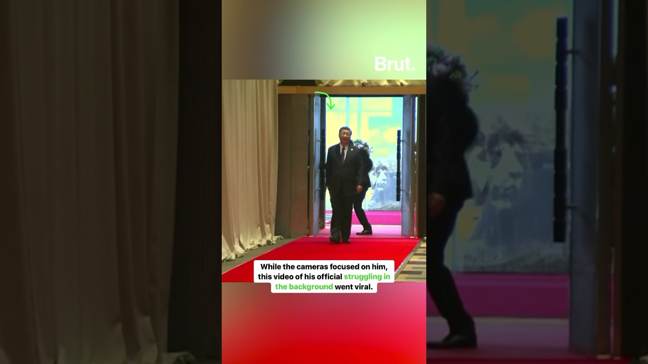 Here's what happened after Chinese President Xi Jinping's aide arrived late for the BRICS meeting…