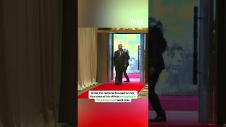 Download lagu Here's what happened after Chinese President Xi Jinping's aide arrived late for the BRICS meeting… mp3