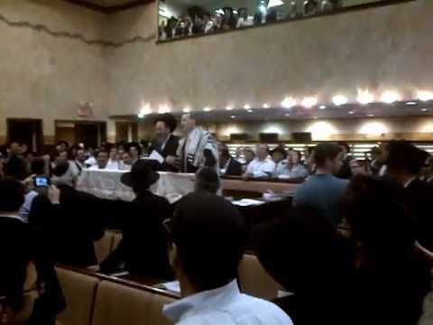 Selichos at Aish Kodesh 2011