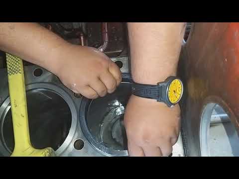 Instalando un kit de media reparacion con pistones y camisas APR de un motor ISX CM871EX