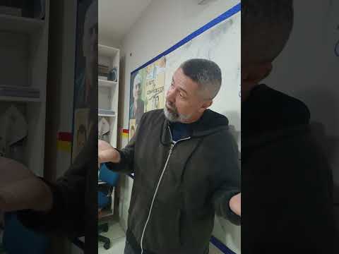 Tava na escola fazendo questão. #youtubercreatorawards #shortsviral #memes