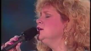 Sandi Patty canta Via Dolorosa em Espanhol (Spanish)