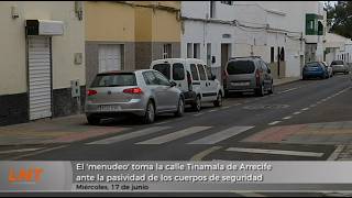El 'menudeo' toma la calle Tinamala de Arrecife ante la pasividad de los cuerpos de seguridad