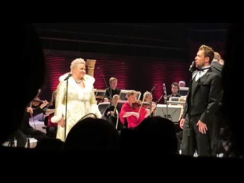 Waltteri Torikka & Johanna Rusanen-Kartano - Vait´ On Huulet - 4.12.2015