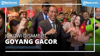 Jokowi ke Vietnam Naik Pesawat Kepresidenan, Disambut WNI & Mitra Driver GoJek