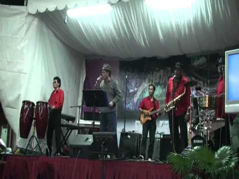 takut sengsara - razman -ezzy band - malay village.mpg