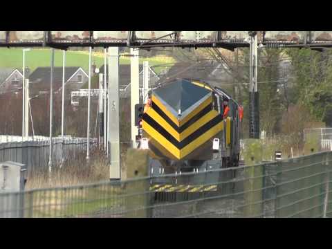 20312/37405 0z35,7z35 Kingmoor - Kingmoor, Snowplough move,at Carnforth. Christmas Eve 2013