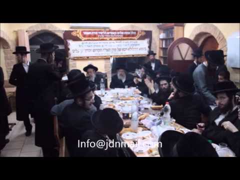 Komarna Rebbe Visiting Kever of The Ari Hakodosh 5 Menachem Av 5775