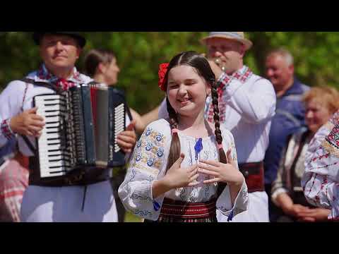 Andreea Cuciuc  - Moldoveanca-s cu mult foc