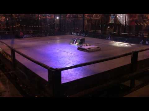 Robot Arena Insomnia 58 - Django vs Loki 2