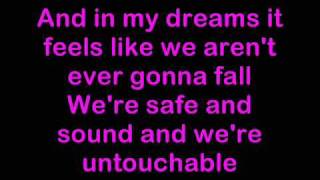 Girls Aloud - Untouchable Lyrics