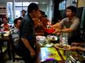 Birthday Party For Mr Sin Giu At Primarasa On Dec 27 2009 14 24 16 44 006 Avi