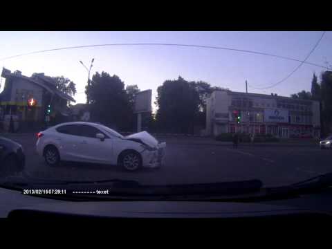 Скорая едва не перевернулась при ДТП на перекрёстке в Кривом Роге