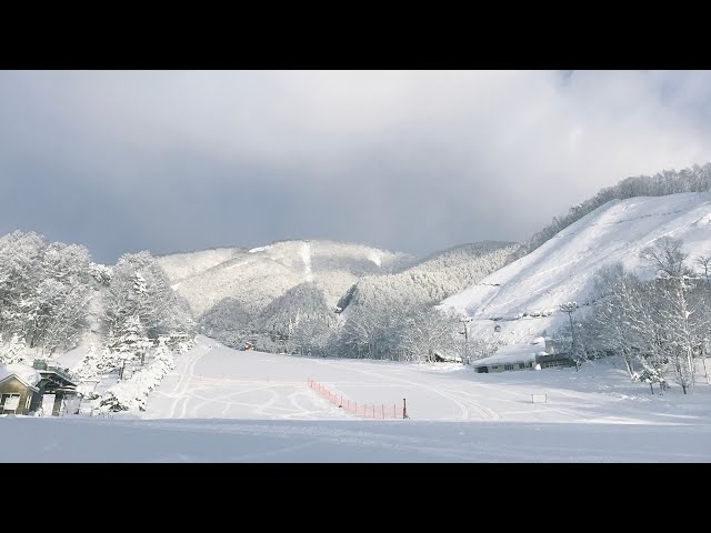 ホワイトワールド尾瀬岩鞍 ゴンドラ山麓駅前